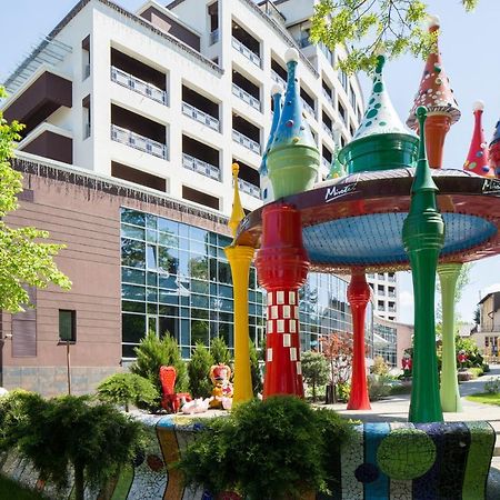 Mirotel Resort And Spa Truskavets Exterior photo Fountain in the center of the town