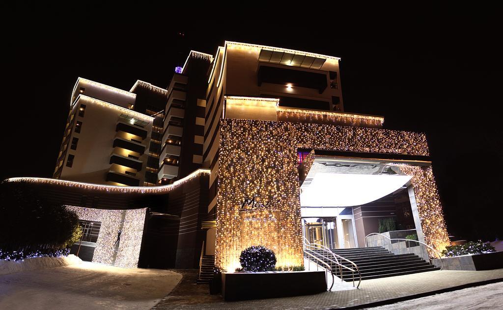 Mirotel Resort And Spa Truskavets Exterior photo The hotel at night