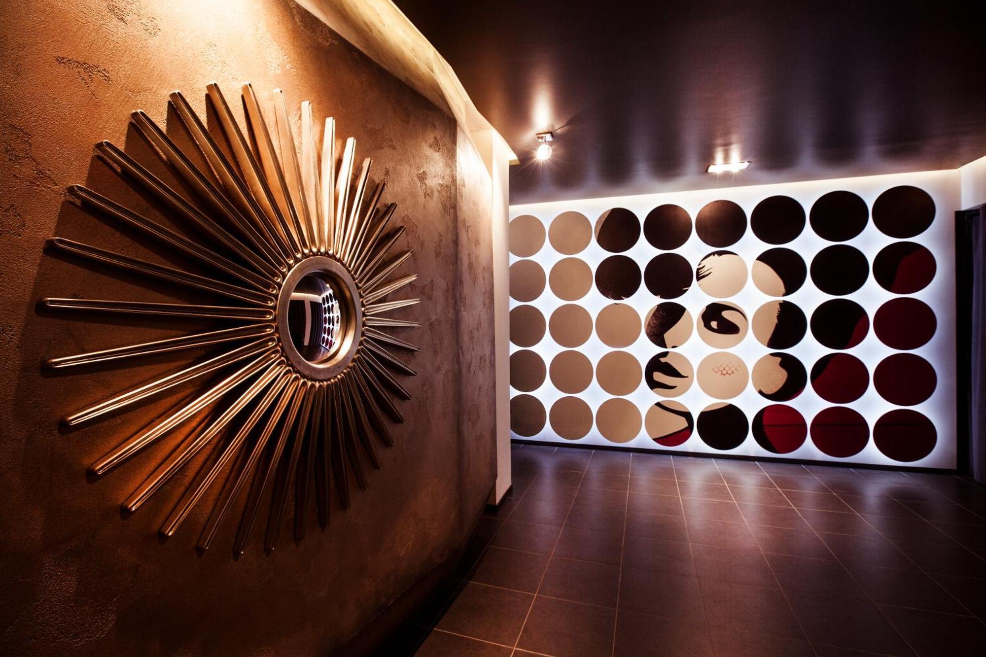 Mirotel Resort And Spa Truskavets Exterior photo Interior of the nightclub