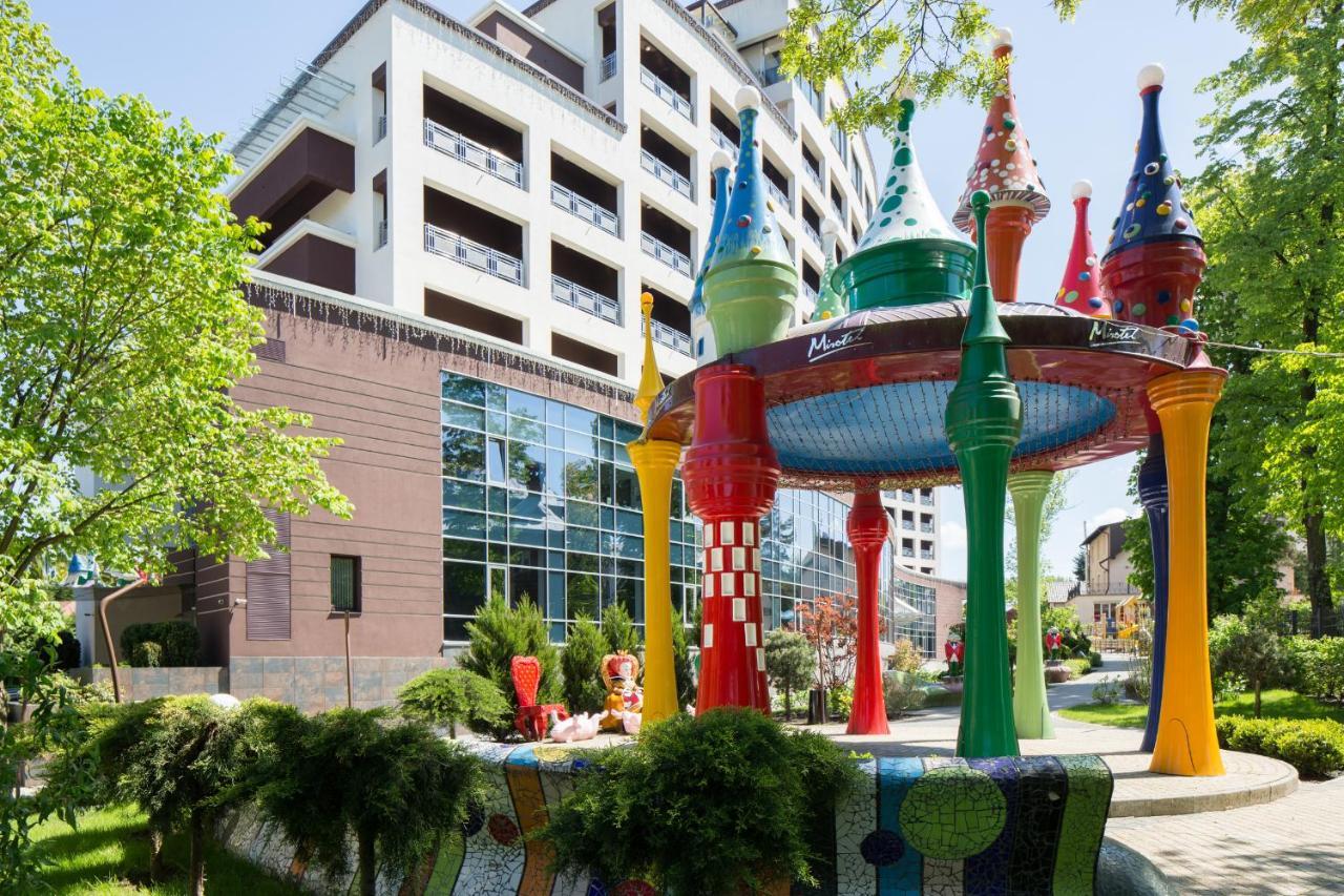 Mirotel Resort And Spa Truskavets Exterior photo Fountain in the center of the town